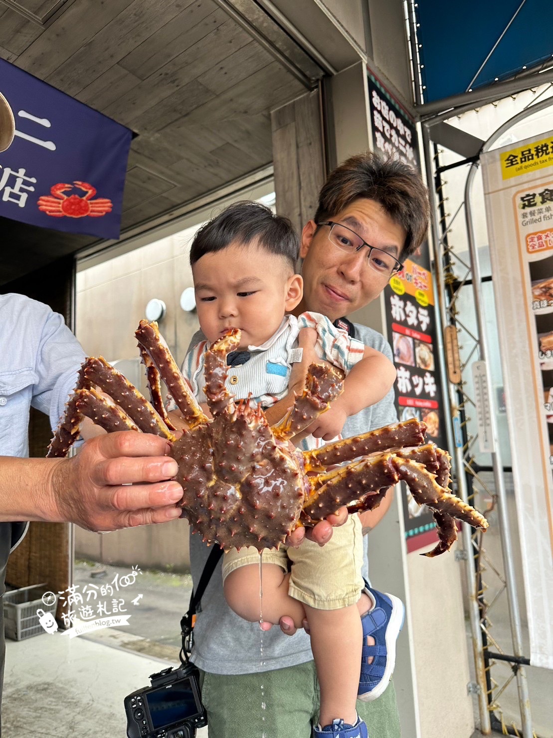 北海道帝王蟹推薦【㈲北海道特産品販売】札幌場外市場現選現烹調有座位現吃,也可以和帝王蟹合影!