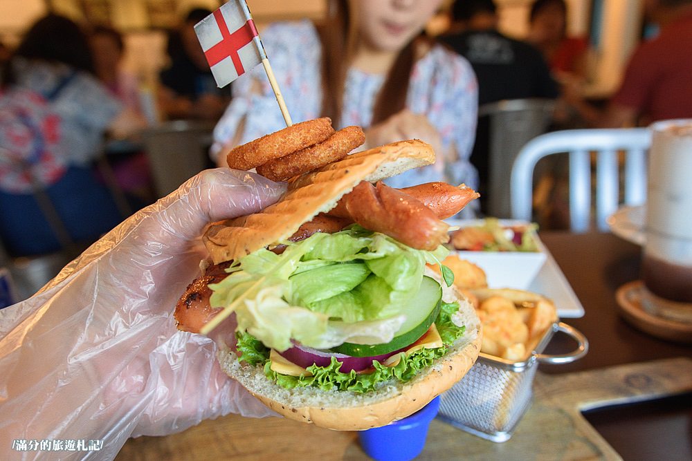 台中東區美食》台中早午餐 漢堡巴士Burger Bus 英倫風早點 吃早餐玩拍遊英國