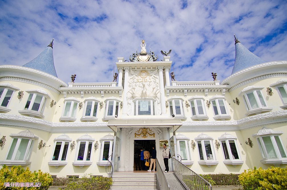 台南中西區景點》台南移民署 情侶約會景點 LOVE場景 南台灣最美的白色城堡