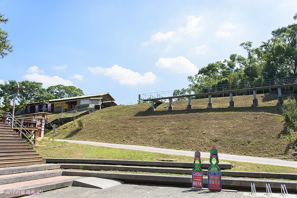 苗栗三義景點【青松自在景觀餐廳】 苗栗舊山線鐵道自行車景觀咖啡.隱身在森林裡的玻璃屋~偶像劇拍攝場景!