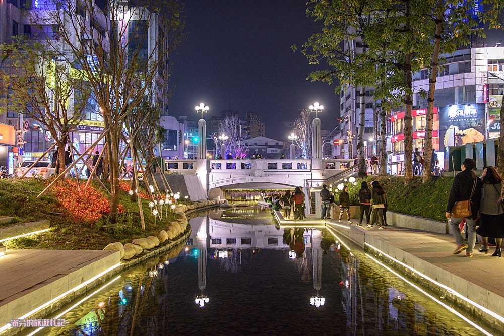 台中中區景點》台中新景點 綠川水岸亮眼登場 蒲公英&水母燈浪漫點燈 綠川最美的點燈表演秀