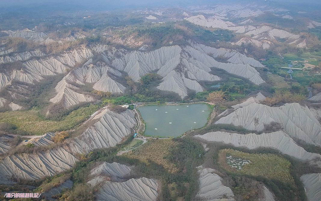 高雄田寮景點》田寮月世界風景特定區 奇特惡地景觀 彷彿遊走在月球上 不搭飛機就能遊異國!