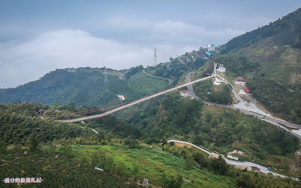 【2024梅山太平雲梯最新玩法】走吊橋.望茶田.逛老街.嘉義海拔最高最美天空步道, 帶你漫步在雲端!