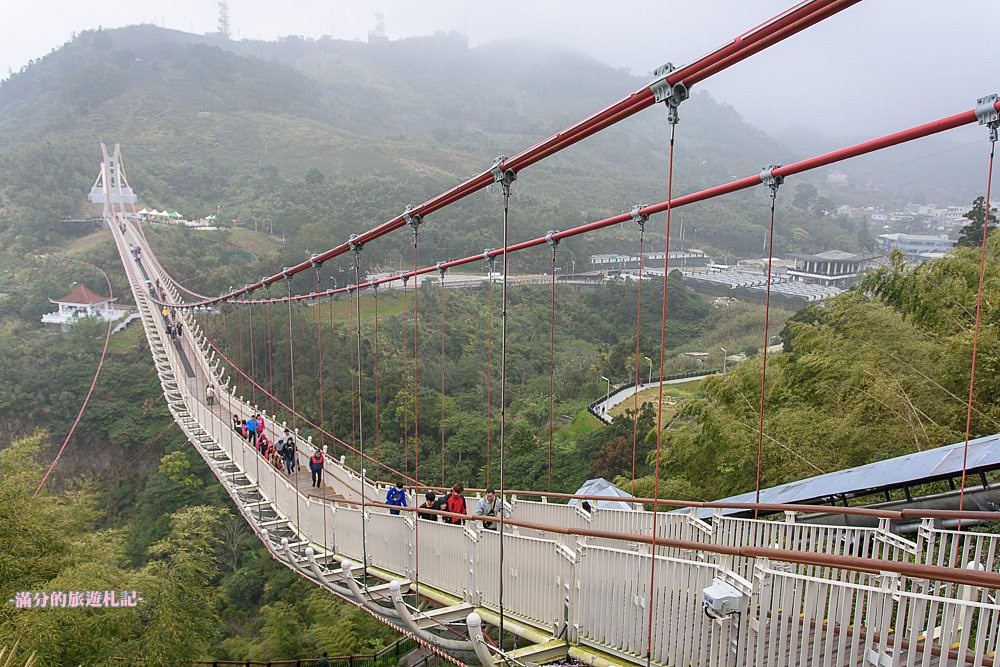 【2024梅山太平雲梯最新玩法】走吊橋.望茶田.逛老街.嘉義海拔最高最美天空步道, 帶你漫步在雲端!