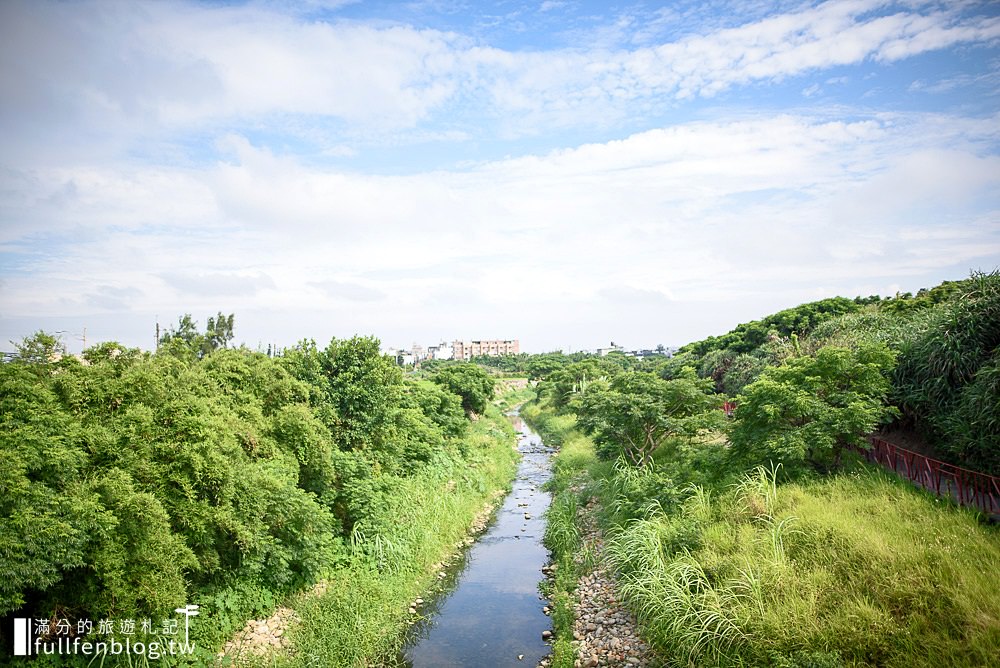 桃園觀音景點》白沙岬燈塔&觀音海水浴場~桃園婚紗美拍熱點|迷人的風車海岸風光!