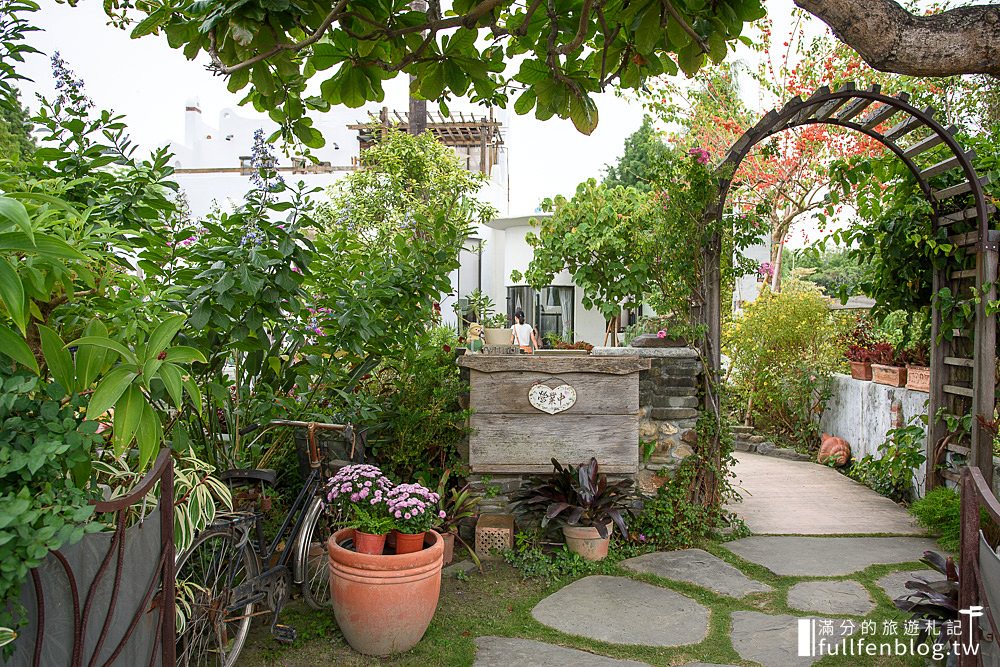 彰化田尾景點》田尾綠海咖啡館|田尾下午茶.花藝.觀景庭院|花草叢林間的白色小希臘莊園!