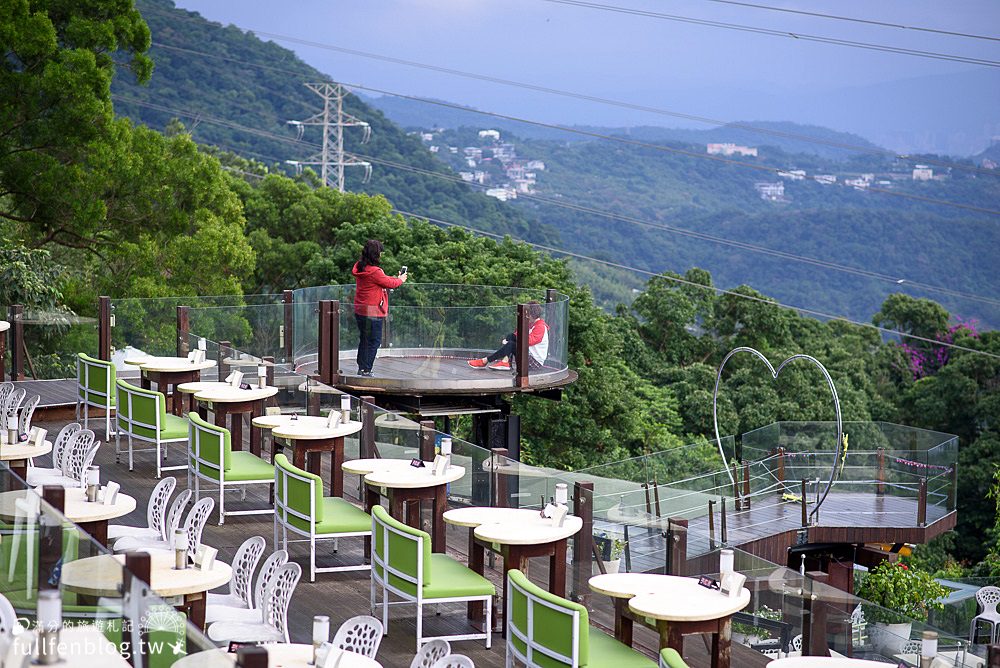 台北陽明山夜景|草山夜未眠|陽明山景觀餐廳|情侶約會跨年首選|絕美天空步道~鳥瞰城市燈海美景!