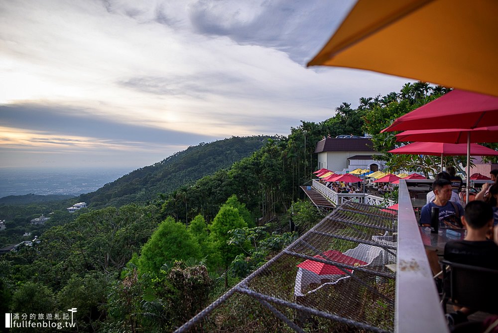 雲林古坑景點|啡你不可庭園咖啡|雲林夜景.下午茶.情侶約會|浪漫觀景視野.玩拍小希臘.彩色童話屋!