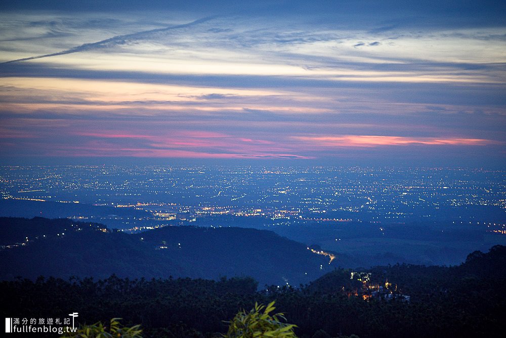 雲林古坑景點|啡你不可庭園咖啡|雲林夜景.下午茶.情侶約會|浪漫觀景視野.玩拍小希臘.彩色童話屋!