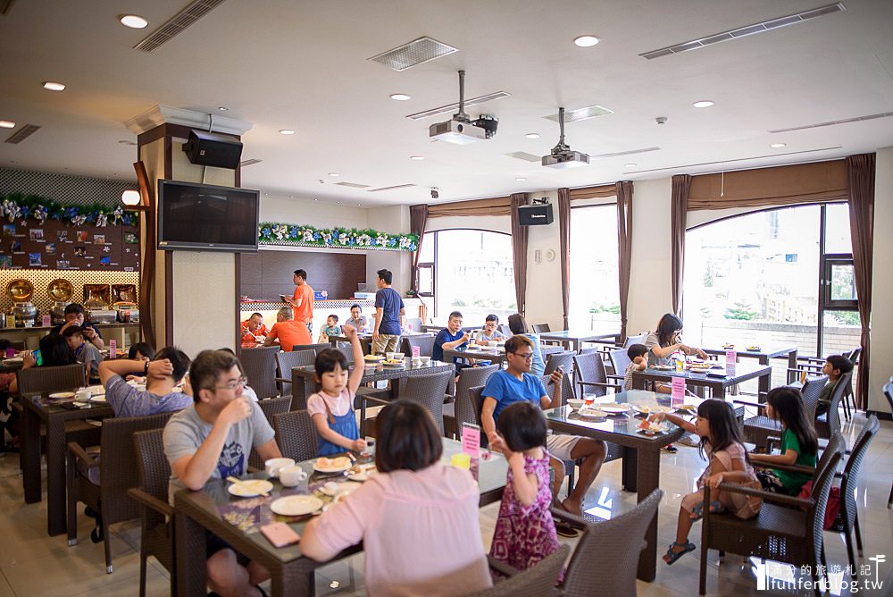 苗栗住宿推薦|F Hotel三義館|一泊二食~含早餐晚餐.免費親子設施.自行車租借.舒適房型&泡澡大浴缸~走出飯店就能逛夜市!