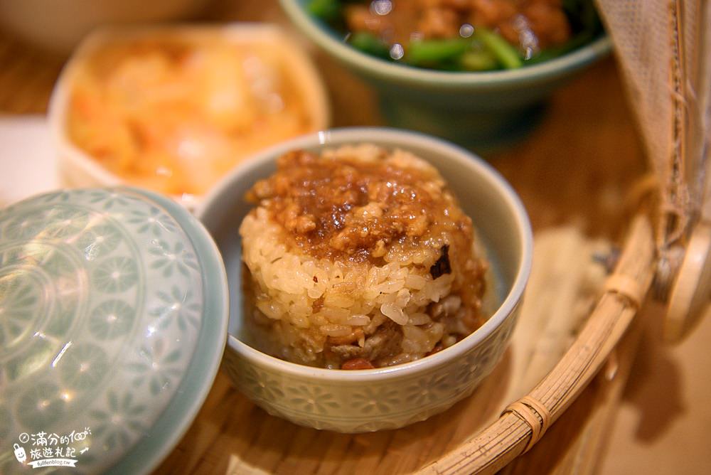 台中美食|有春茶館|古早味小吃.創意特調飲.下午茶聚會|夢幻燈籠殿堂~復古茶樓用餐喫茶趣!