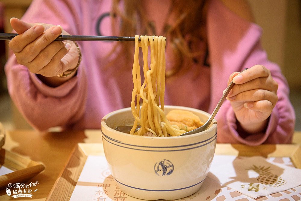 台中美食|有春茶館|古早味小吃.創意特調飲.下午茶聚會|夢幻燈籠殿堂~復古茶樓用餐喫茶趣!