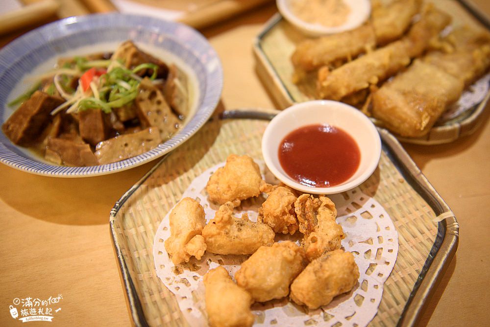 台中美食|有春茶館|古早味小吃.創意特調飲.下午茶聚會|夢幻燈籠殿堂~復古茶樓用餐喫茶趣!