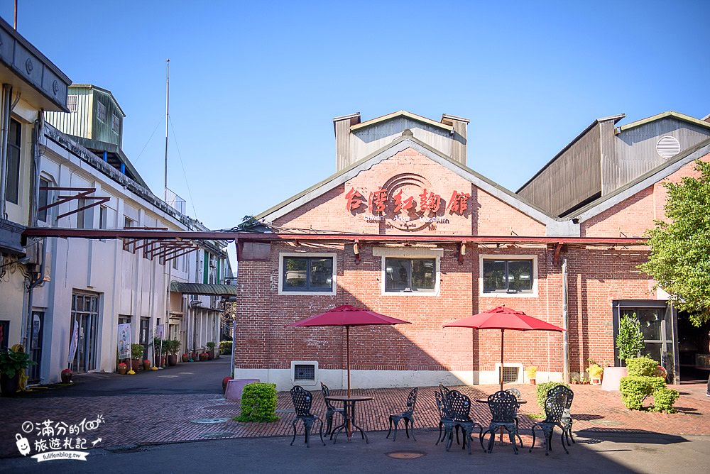 宜蘭景點|宜蘭酒廠.甲子蘭酒文物館(免門票)全台歷史最久酒廠|啤酒箱金字塔.全球最大張金箔~玩拍巨人喝的大罐台啤!