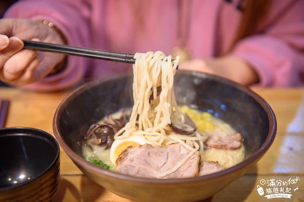 桃園美食|東一食堂(桃園大業店)|平價拉麵.丼飯.炸物|舌尖上的美味~豚骨拉麵百元有找就能吃的到!