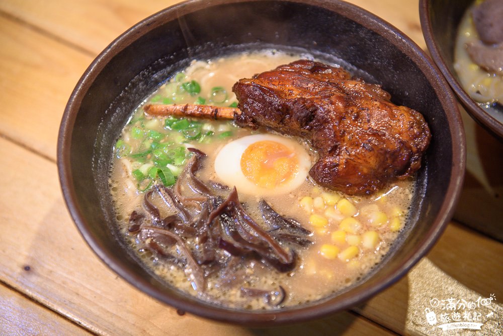 桃園美食|東一食堂(桃園大業店)|平價拉麵.丼飯.炸物|舌尖上的美味~豚骨拉麵百元有找就能吃的到!