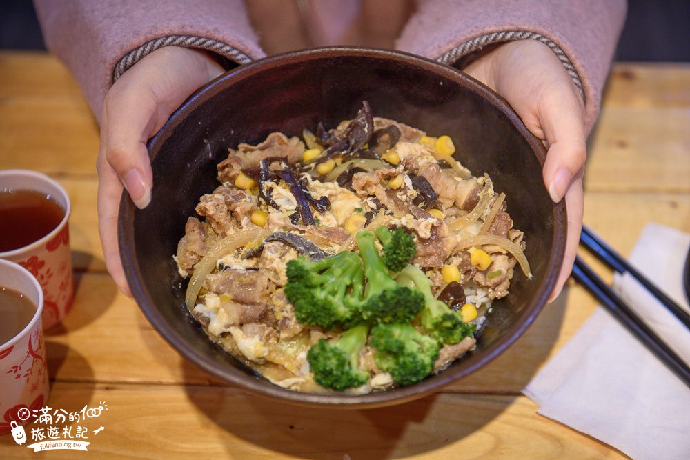 桃園美食|東一食堂(桃園大業店)|平價拉麵.丼飯.炸物|舌尖上的美味~豚骨拉麵百元有找就能吃的到!