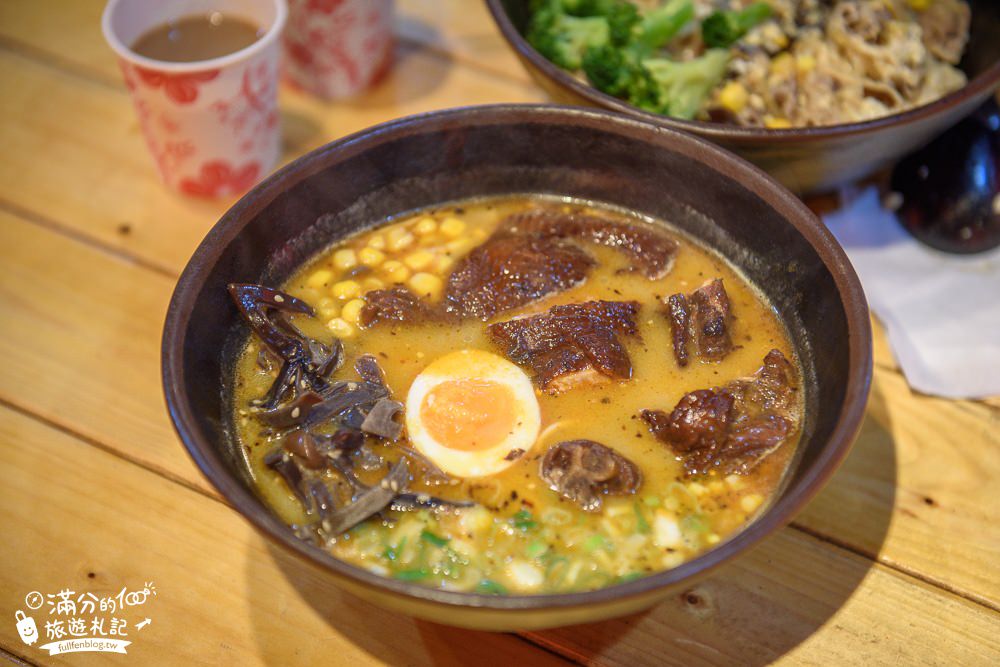 桃園美食|東一食堂(桃園大業店)|平價拉麵.丼飯.炸物|舌尖上的美味~豚骨拉麵百元有找就能吃的到!