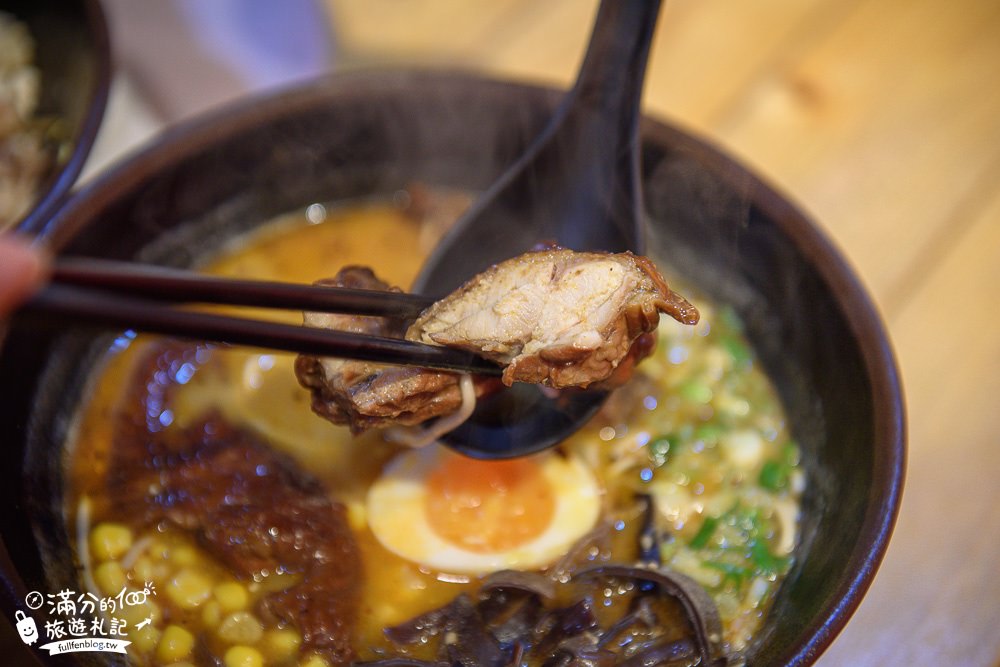 桃園美食|東一食堂(桃園大業店)|平價拉麵.丼飯.炸物|舌尖上的美味~豚骨拉麵百元有找就能吃的到!