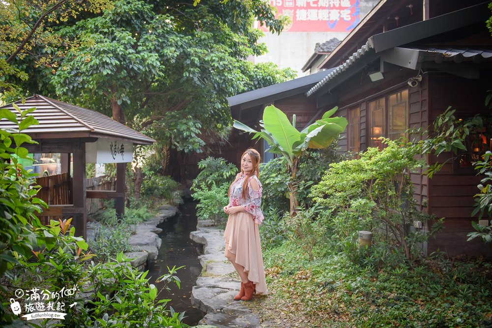 台中南屯景點|無為草堂|景觀餐廳.簡餐.下午茶|城市裡的幽靜古宅|江南風古都~水上涼亭超夢幻!