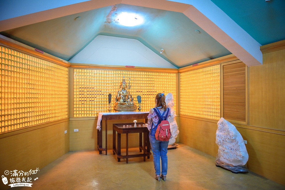 台南左鎮景點【噶瑪噶居寺】免門票藏傳佛教最大傳承道場.華麗寶殿,20米高金身大佛超壯觀!