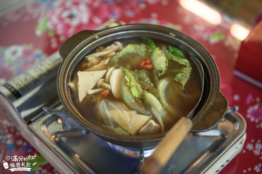 台中大安景點|卓也小屋大安庭院餐坊|景觀餐廳.下午茶.風味合菜|別有洞天~古色古香的森林庭院!