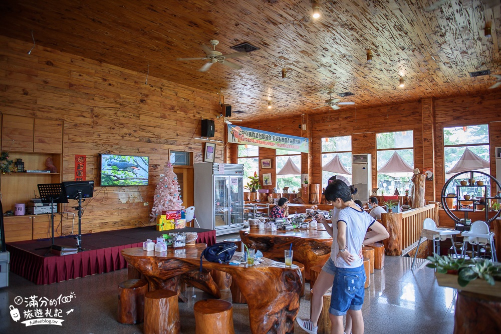 台中新社景點|櫻花鳥森林|景觀餐廳.親子景點.露營.戲水.看鸚鵡|夢幻森林仙境~蜀葵花綻放中!