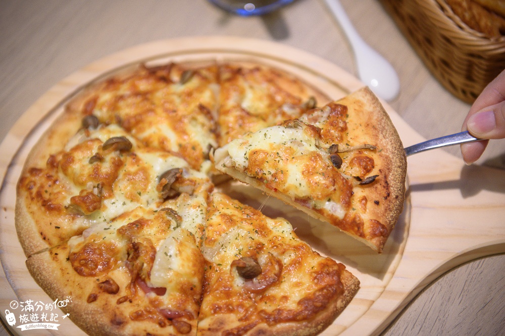 宜蘭咖啡館|熊與貓咖啡|下午茶.PIZZA.水果鬆餅|情侶約會.親子餐廳.溜滑梯|文青風咖啡館~下午茶的秘密基地!