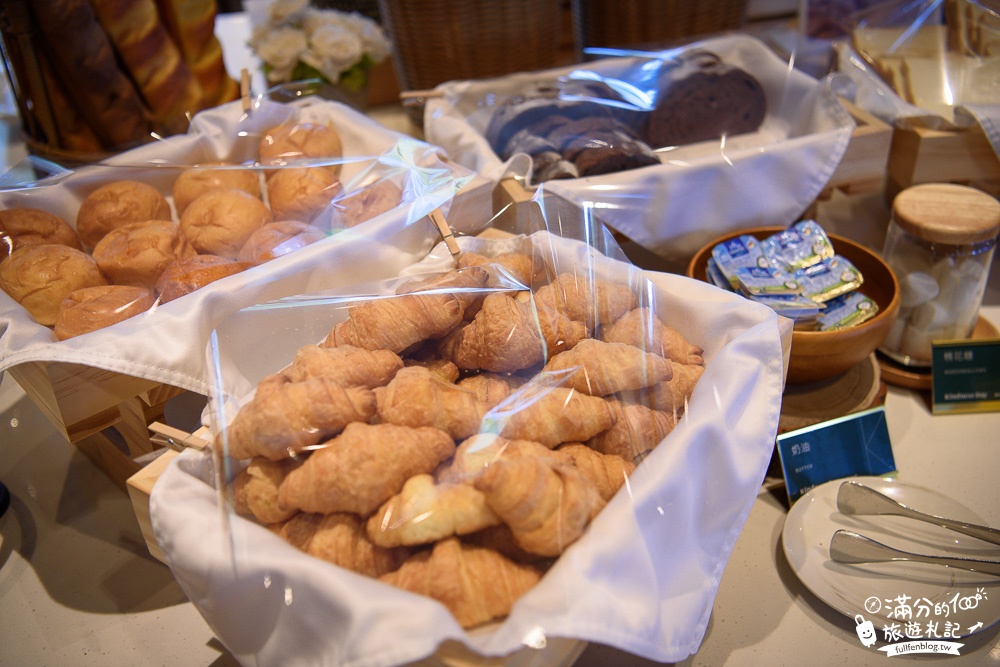 台南住宿推薦|康橋慢旅(安平運河旁)|一泊二食.早餐宵夜自助吧吃到飽|拎包就能入宿住~質感文青風旅店!