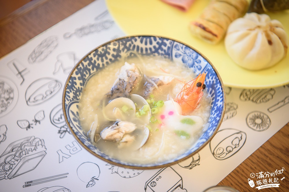 高雄住宿推薦|高雄英迪格酒店|一泊一食.豪華自助早餐.高空酒吧|質感住宿.浪漫夜景一次滿足!