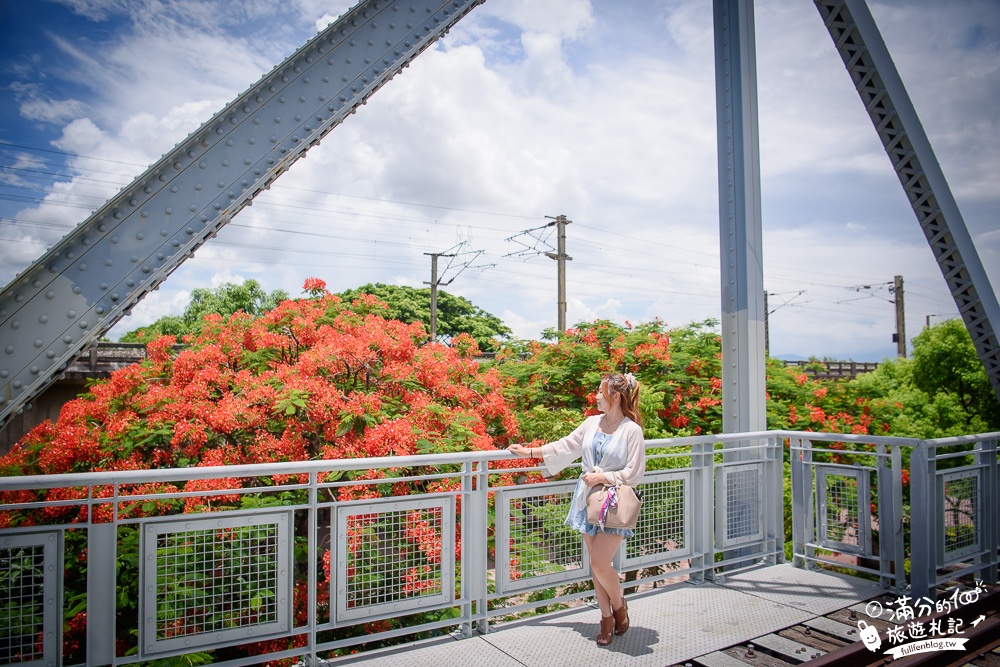 高雄大樹景點|高屏溪舊鐵橋(免門票)情侶約會.看火車.鳳凰花|絕美鐵道秘境~高屏溪最美天空步道!