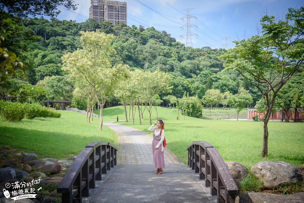 桃園大溪景點|大溪河濱公園|LOVE造景.愛心隧道.海盜船溜滑梯.天空步道~療癒系婚紗攝影基地!