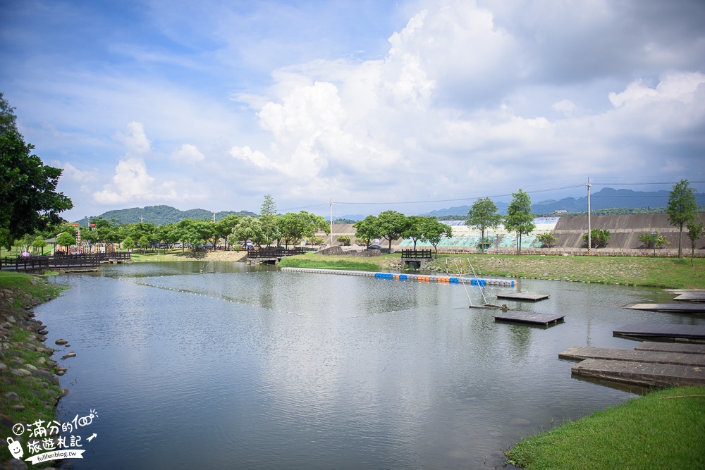 桃園大溪景點|大溪河濱公園|LOVE造景.愛心隧道.海盜船溜滑梯.天空步道~療癒系婚紗攝影基地!