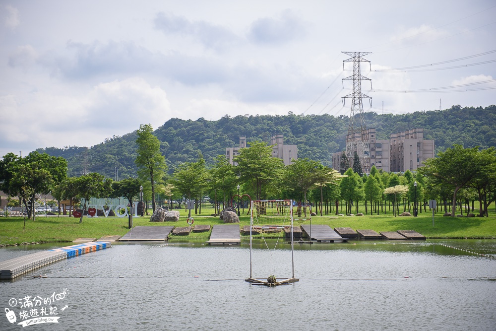 桃園大溪景點|大溪河濱公園|LOVE造景.愛心隧道.海盜船溜滑梯.天空步道~療癒系婚紗攝影基地!