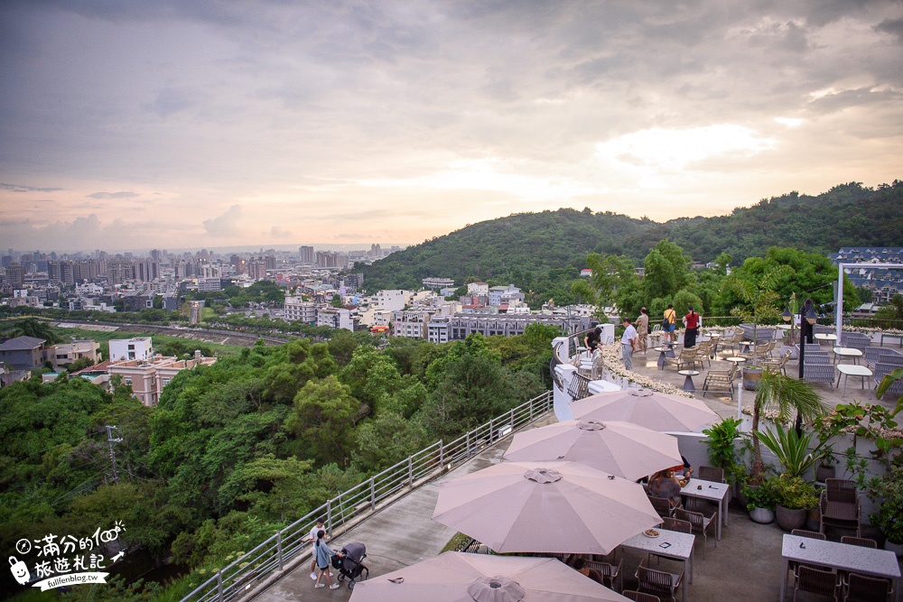 台中北屯景點|眺高景觀餐廳|情侶約會.下午茶.浪漫夜景|夢幻空中花園~享受180度的百萬夜景!