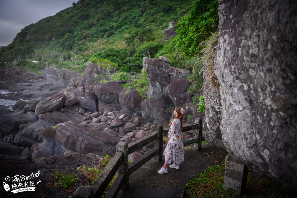 宜蘭頭城景點|北關海潮公園(免門票)蘭陽八景.一線天.礁石海景.龜山島|大海上的藝術品~通往海洋的巨石間隙!