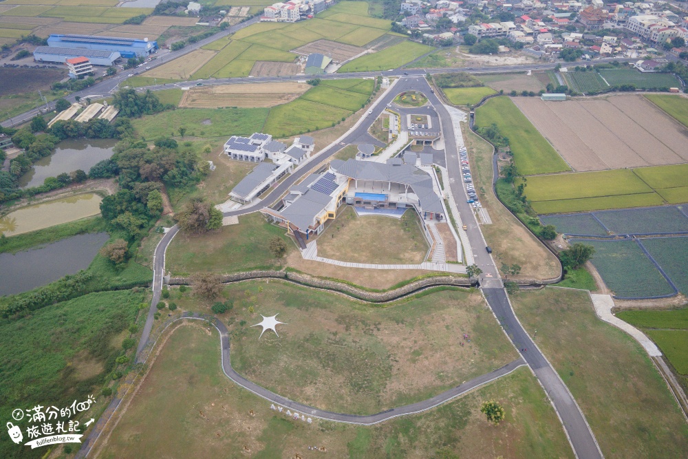 台南景點|官田遊客中心(免門票)西拉雅國家風景區.官田大地標|好療癒~梅花鹿地景大草原!