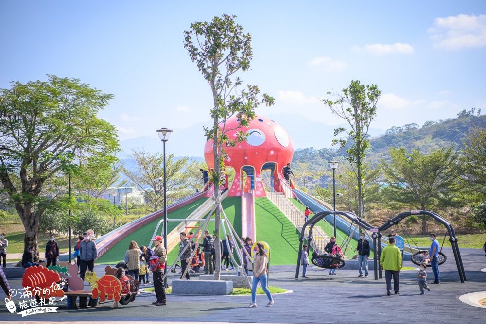 苗栗景點|貓貍喵親子公園(免門票)章魚主題溜滑梯.貓貍家族公仔.海盜船|好童趣~看八爪章魚曬日光浴!