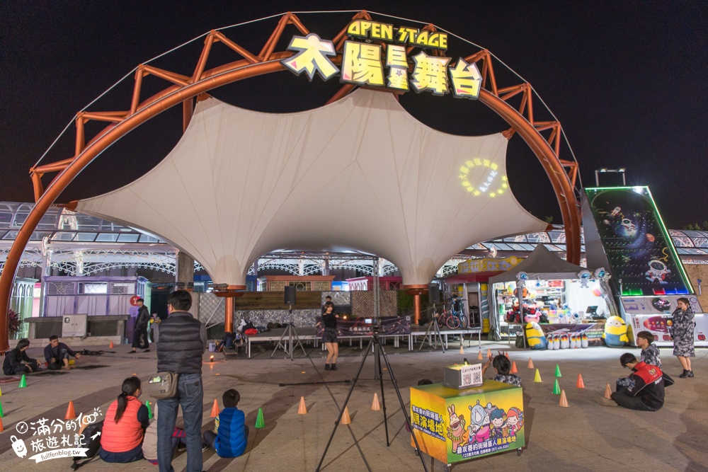 高雄景點|義大世界購物廣場(免門票)摩天輪.星光大道.魔豆與傑克溜滑梯|闖入童話世界~玩拍彩色精靈屋!