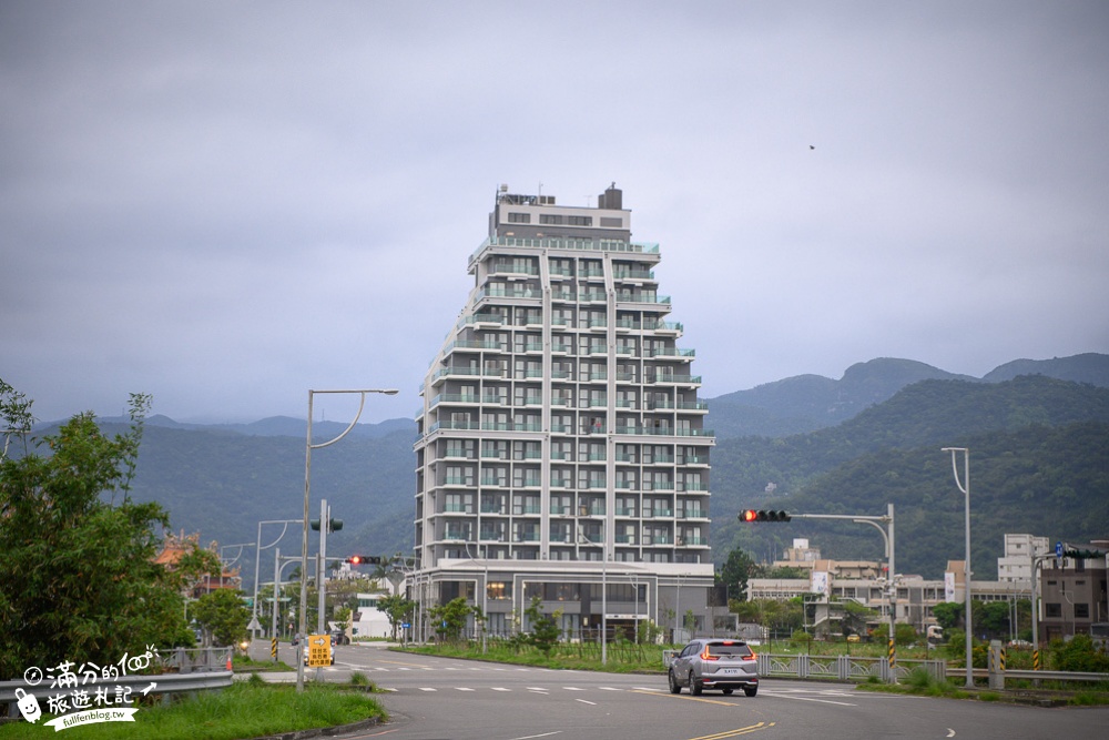 宜蘭住宿推薦|蘭陽烏石港海景酒店|一泊二食.海景自助吧饗宴.泳池影院|拉開窗~輕鬆望見烏龜島!