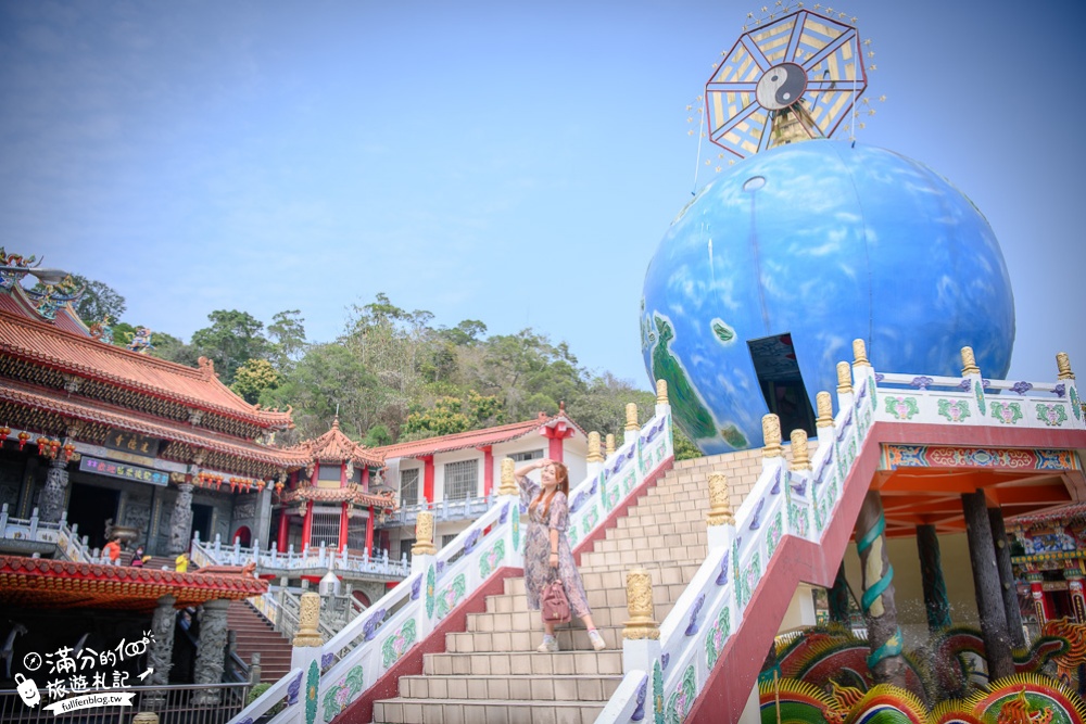 雲林古坑景點|靈台山地母廟(免門票)九龍池噴泉.綠池水上涼亭.捧金元寶|特色地球廟~拜拜也能環球一周!