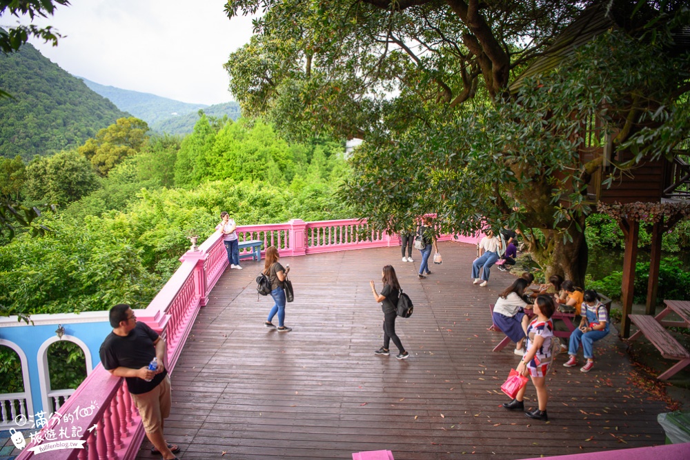 陽明山景點|真愛桃花源庭園餐廳|哥德式教堂.風車小屋.水上松林.小希臘建築|百元門票不限時~隱身陽明山婚紗基地!