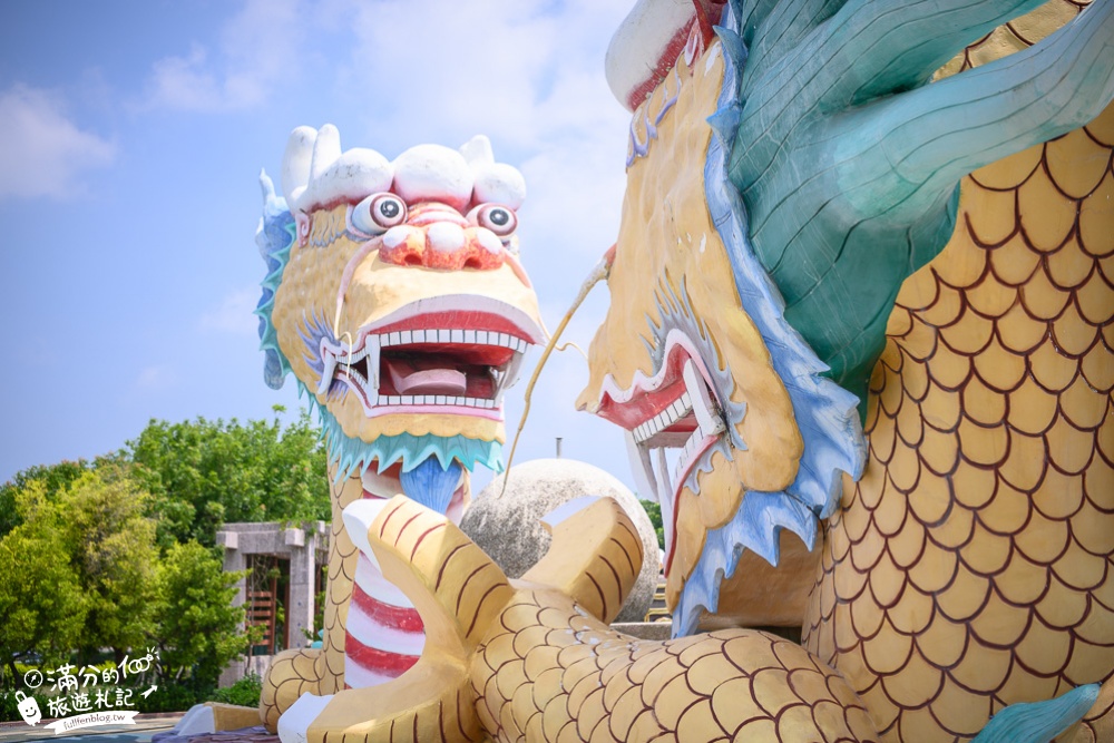 彰化【龍騰公園】免門票特色公園,金色雙龍搶珠超震撼,拍巨龍.賞蓮花.走小橋~與龍共舞超酷!