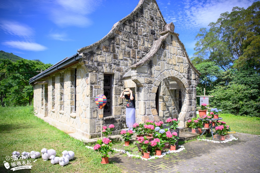 桃園景點|基國派老教堂(免門票)全台最美石頭教堂.通往神秘的天堂之鑰|賞藝術建築.拍繡球之美!