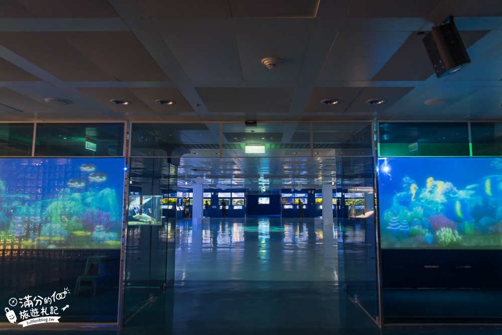 屏東景點|觀賞水族展示廳|魚兒的伸展台.探索珍貴魚蝦~玩拍彩色魚藝術和草間彌生大南瓜!