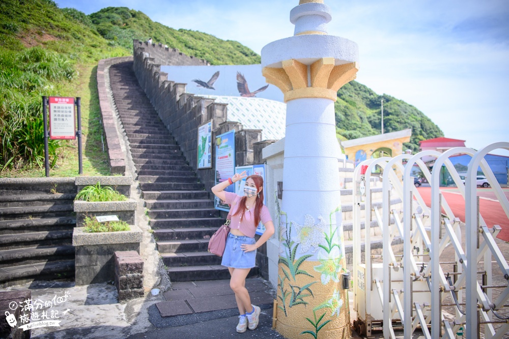 東北角景點【聽濤cafe】迷彩風咖啡館.望山景.吹海風.走彩虹階梯,山海交界的約會秘境!