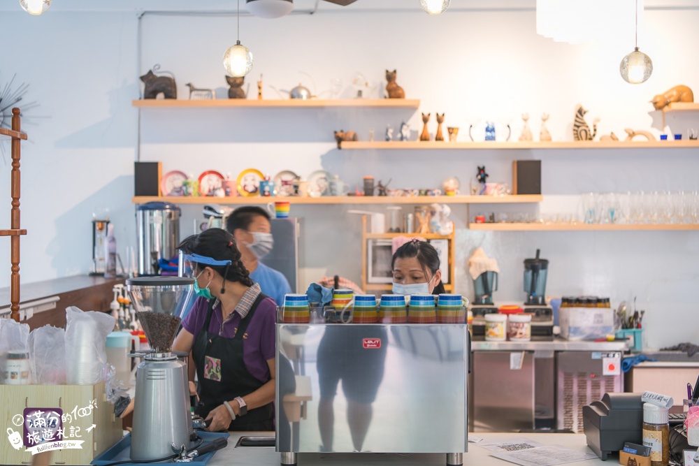 東北角景點【聽濤cafe】迷彩風咖啡館.望山景.吹海風.走彩虹階梯,山海交界的約會秘境!