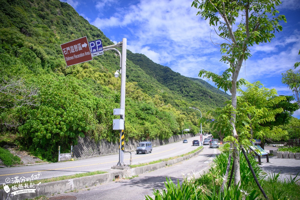 花蓮景點|石門March洞.麻糬洞(免門票)石門遊憩區.礁岩一線天.汽車海蝕洞~大海上的天然伸展台!