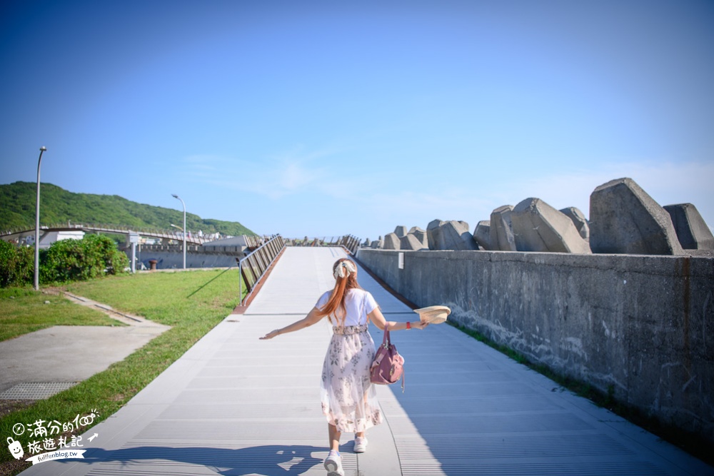 基隆景點|望海巷漁港景觀橋(免門票)看海景.賞漁村.望群山~漫遊純樸漁港風光!