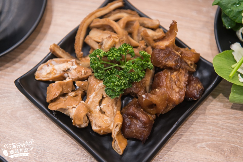 桃園美食|超夯川麻辣鍋石門館|麻辣&壽喜燒鴛鴦鍋.和牛吃到飽放題.無限暢飲沙拉吧~石門水庫秘境餐廳!